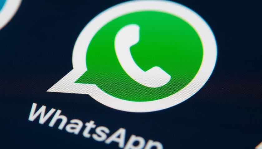 Engednie kell a WhatsAppnak az AI-asszisztensek szorításán